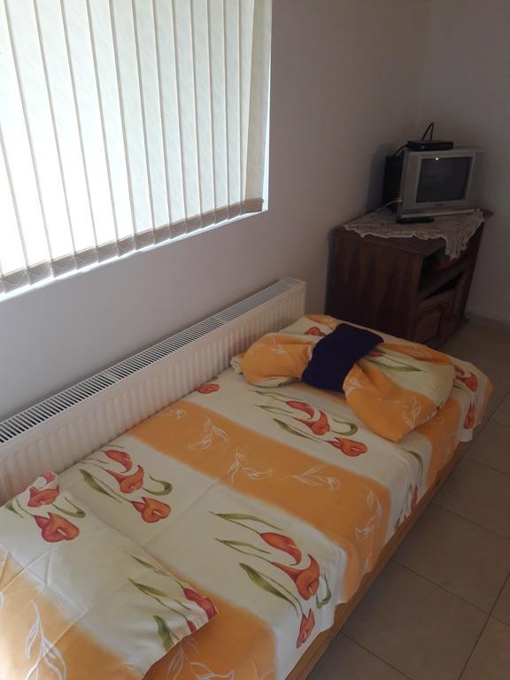 Slanchevata Kashta Hotel Krushuna Ngoại thất bức ảnh