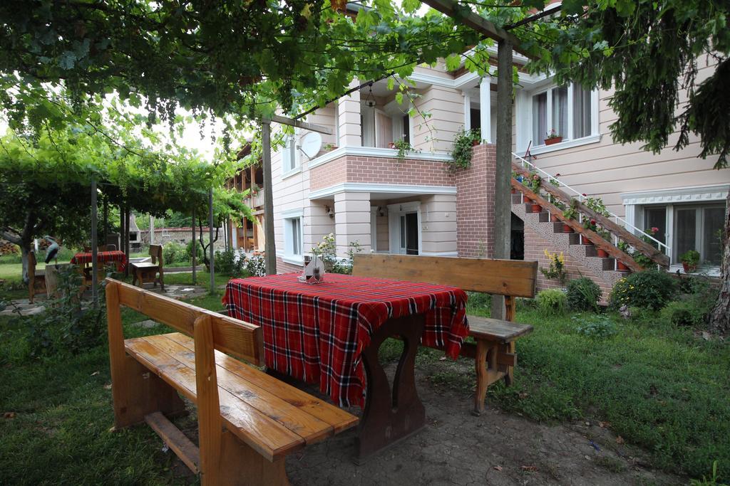 Slanchevata Kashta Hotel Krushuna Ngoại thất bức ảnh