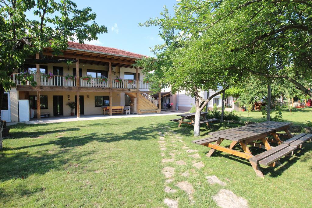 Slanchevata Kashta Hotel Krushuna Ngoại thất bức ảnh