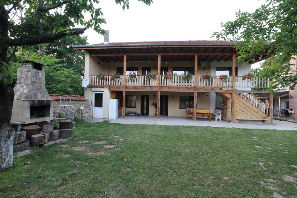 Slanchevata Kashta Hotel Krushuna Ngoại thất bức ảnh