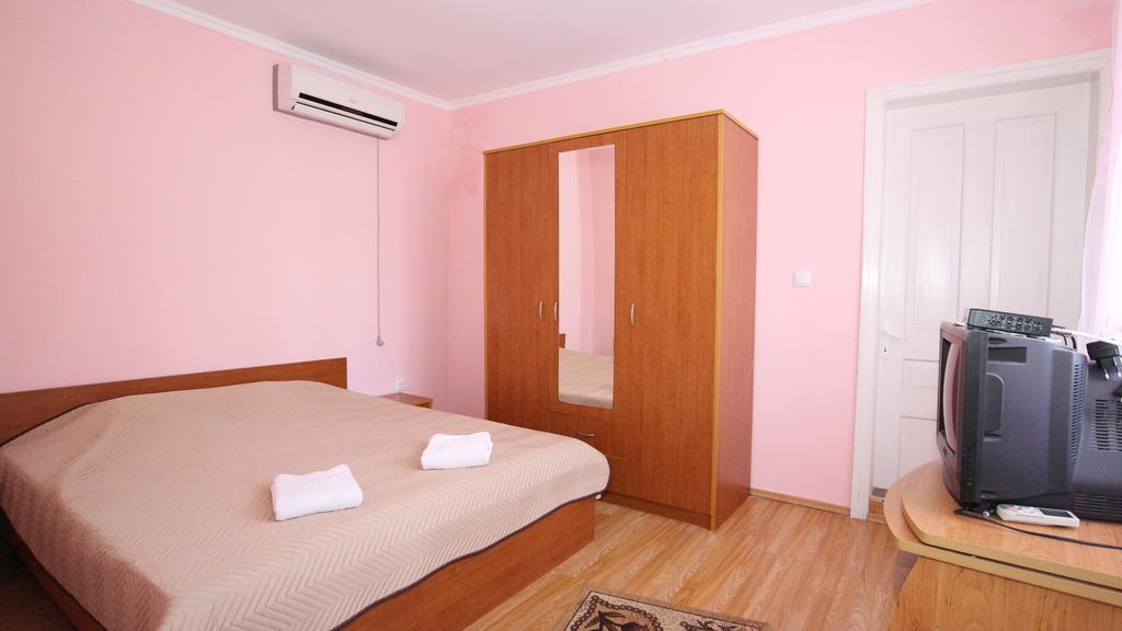 Slanchevata Kashta Hotel Krushuna Ngoại thất bức ảnh