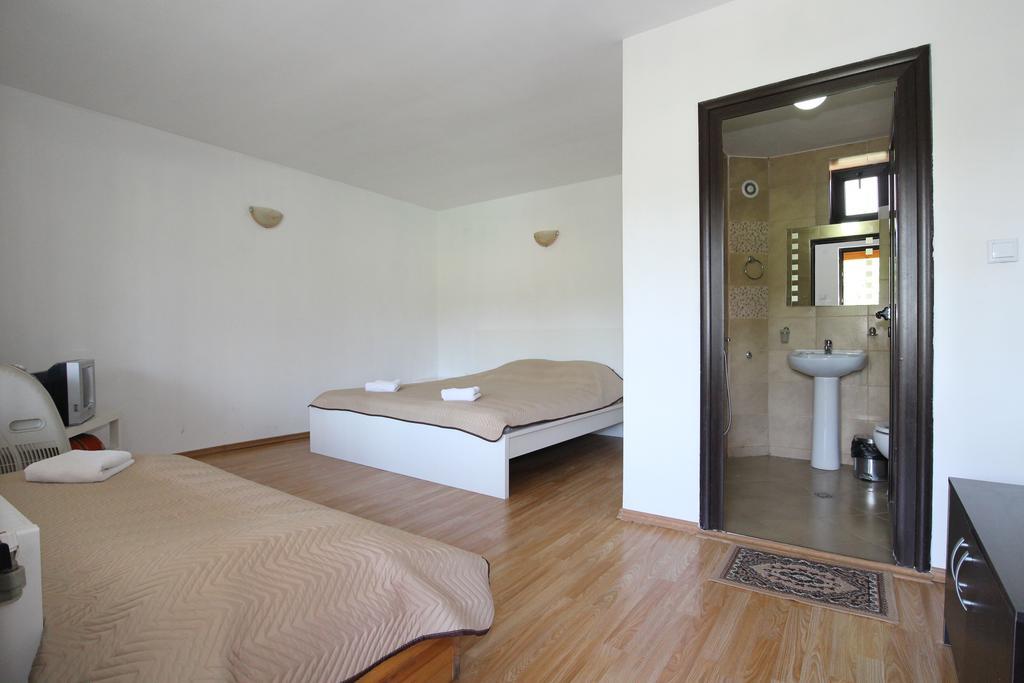 Slanchevata Kashta Hotel Krushuna Ngoại thất bức ảnh
