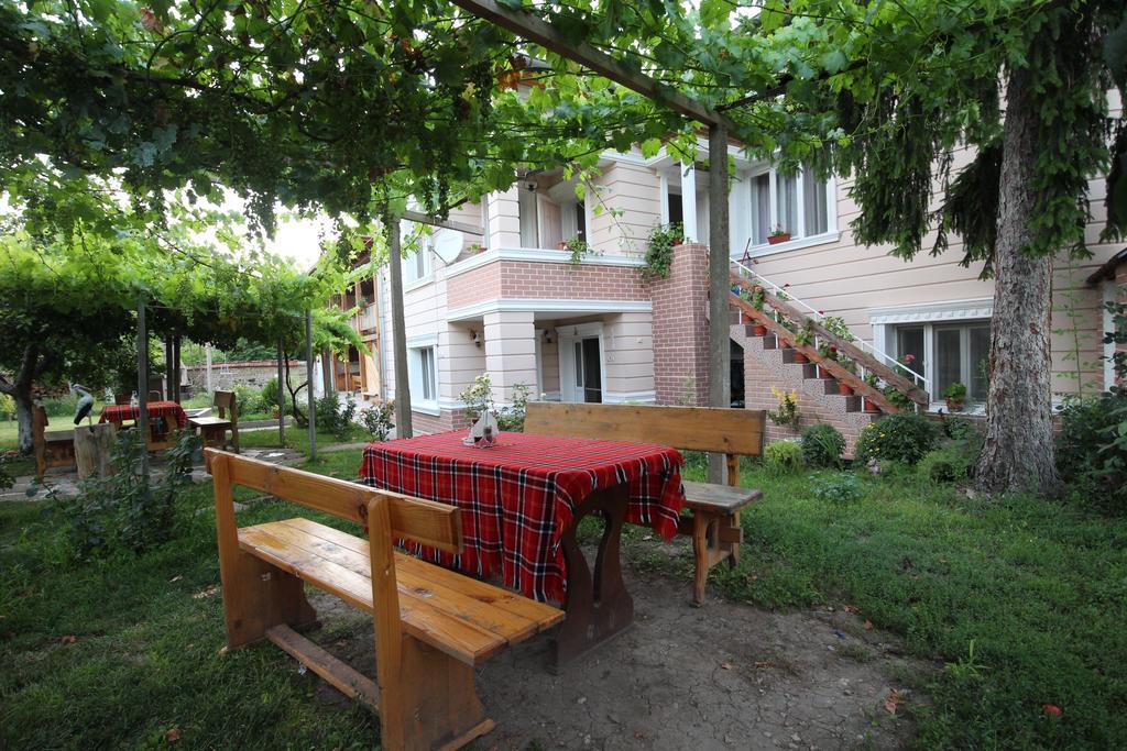 Slanchevata Kashta Hotel Krushuna Ngoại thất bức ảnh